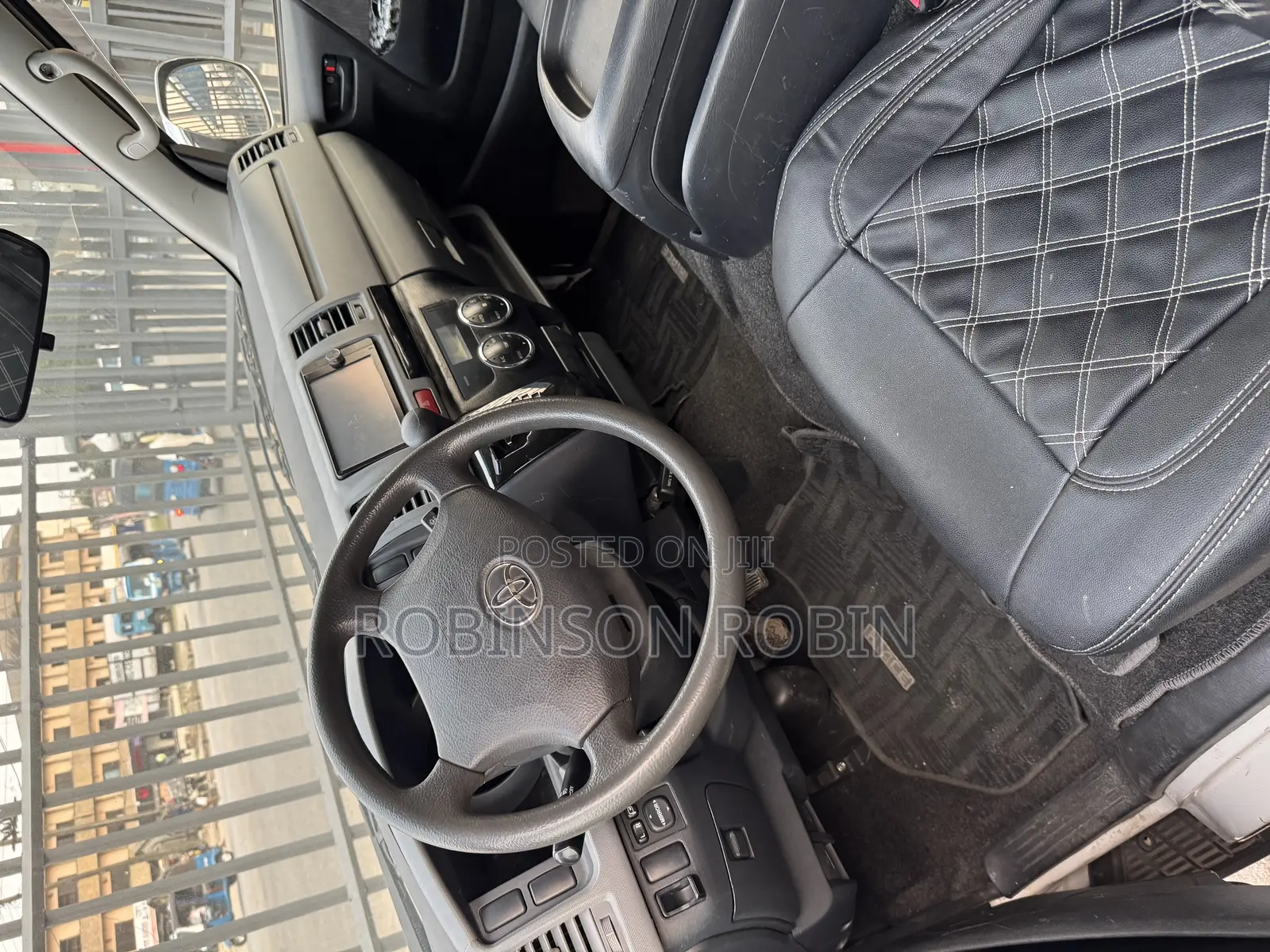 Toyota HiAce 2013 White