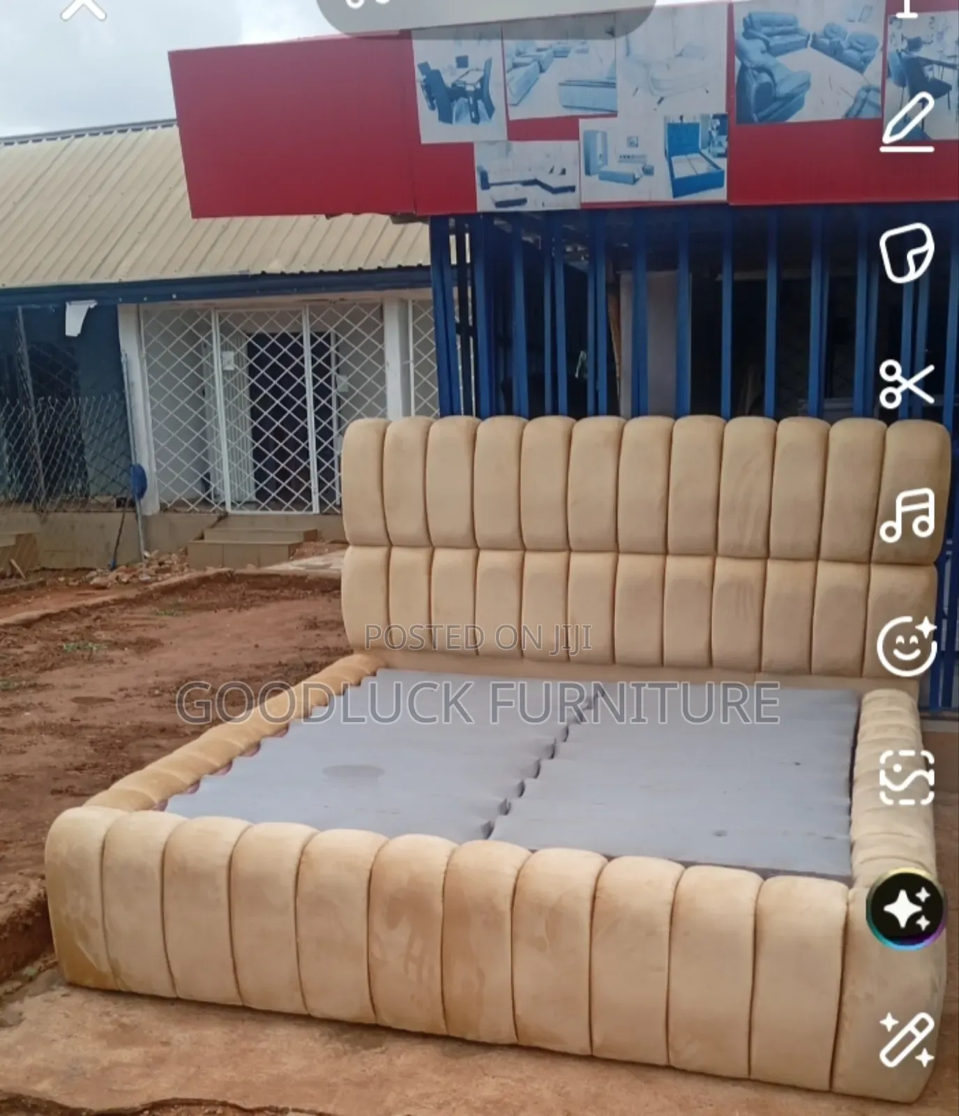 Breaking Line Bedframe