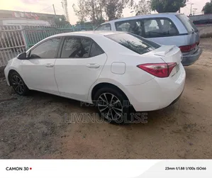 Toyota Corolla SE (1.8L 4cyl 6M) 2018 White