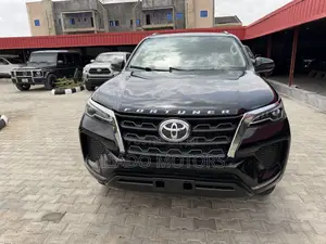 Toyota Fortuner 2023 Black