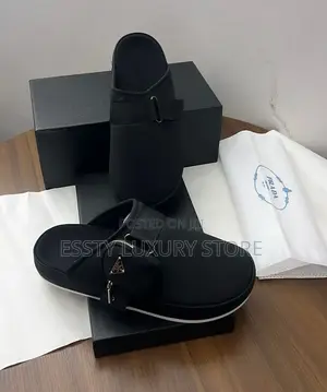 Quality Luxury Prada Black With Detachable Purse