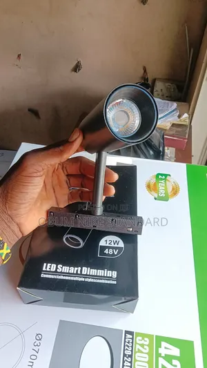 12 Watt Magnetic Track Light