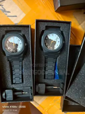 Valenzo Wristwatch for Men and Women Available in Stock ( Price for 1)