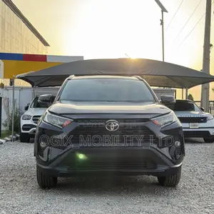 Toyota RAV4 XLE 2021 Black