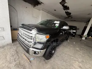 Toyota Tundra Platinum 5.7L V8 4x2 CrewMax 5.6 ft. box 145.7 in. WB