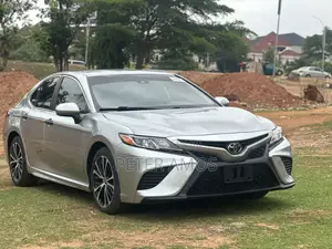 Toyota Camry SE FWD 2020 Silver