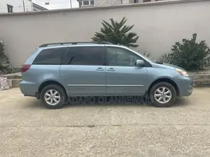 Toyota Sienna Car Hire