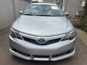 Toyota Camry SE 4dr Sedan (2.5L 4cyl 6A) 2013 Silver