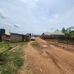 3bdrm Bungalow in Laagbe, Akingbile, Moniya for sale