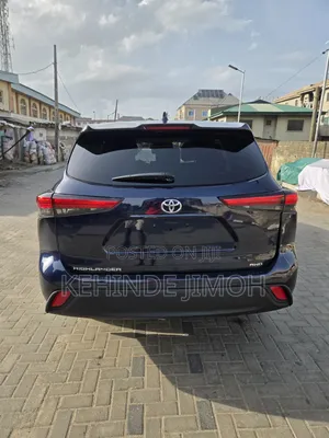 Toyota Highlander LE AWD 2020 Blue