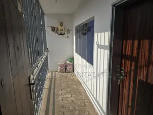 4bdrm Apartment in Wuse 2 for sale
