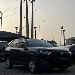 Toyota RAV4 XLE 2021 Black