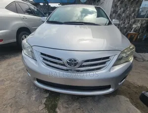 Toyota Corolla LE Special Edition 4dr Sedan (1.8L 4cyl 4A) 2013 Silver