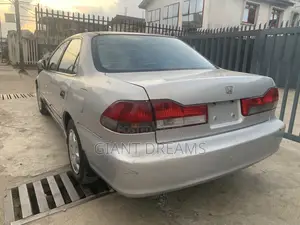 Honda Accord 2000 Silver