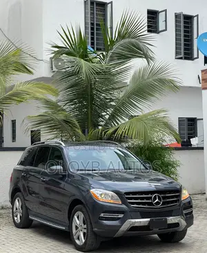 Mercedes-Benz M Class ML350 4MATIC 4dr SUV AWD (3.5L 6cyl 7A) 2015 Gray