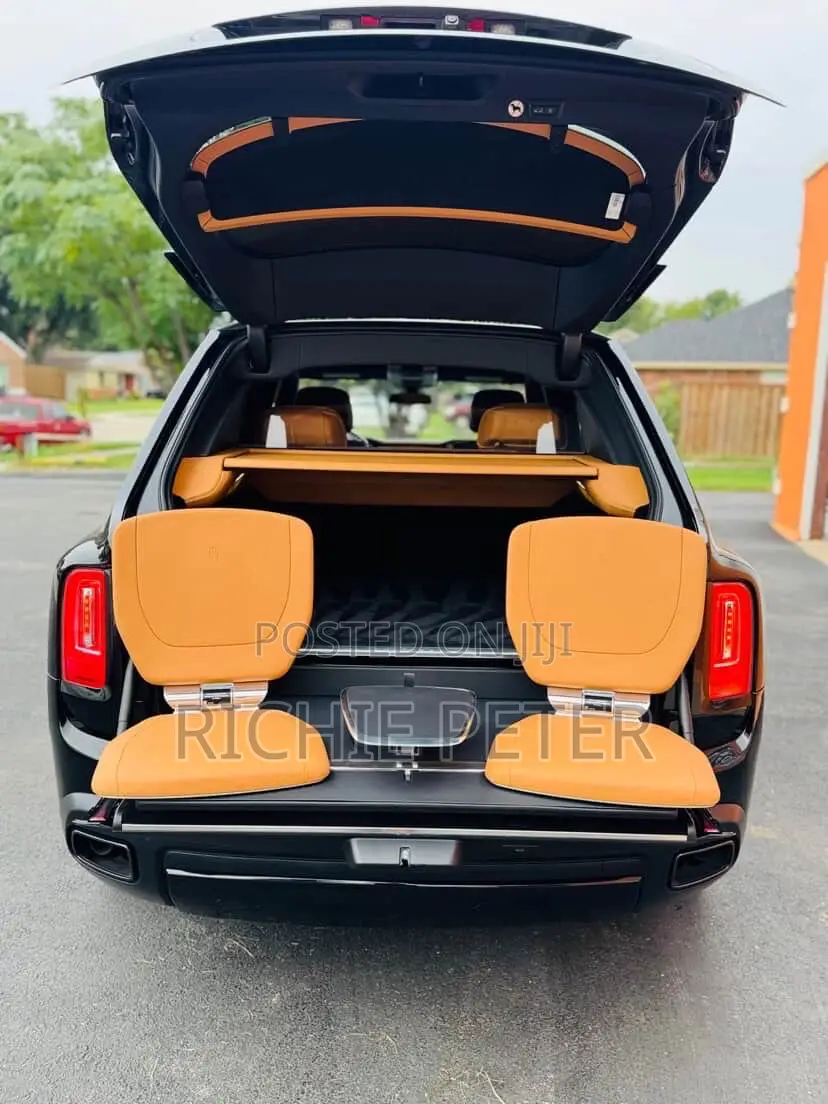 Rolls-Royce Cullinan Black Badge 2024 Black