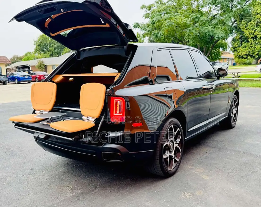Rolls-Royce Cullinan Black Badge 2024 Black