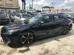 Toyota Camry XSE (2.5L 4cyl 8A) 2019