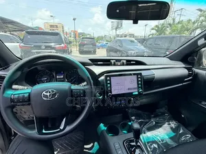 New Toyota Hilux 2025 Black