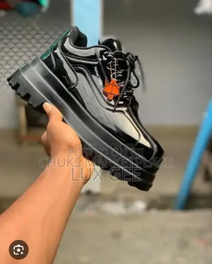 Necked Wolf Mirror Boot