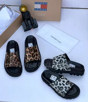 Luxe Tommy Hilfiger Men Slide Pam