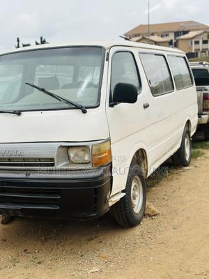 Toyota HiAce 1999 White