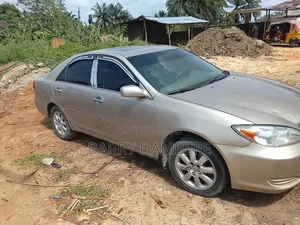 Toyota Camry 2005 Gold