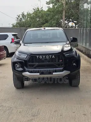 New Toyota Hilux 2025 Black