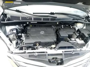 Toyota Sienna 2014 Silver