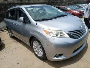 Toyota Sienna 2014 Silver