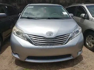 Toyota Sienna 2014 Silver