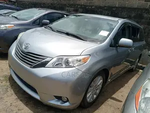 Toyota Sienna 2014 Silver