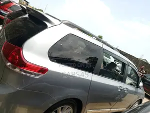 Toyota Sienna 2014 Silver