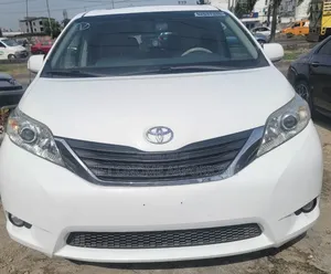 Toyota Sienna 2013 White