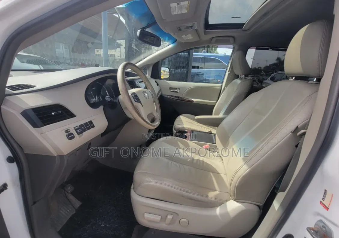 Toyota Sienna 2013 White