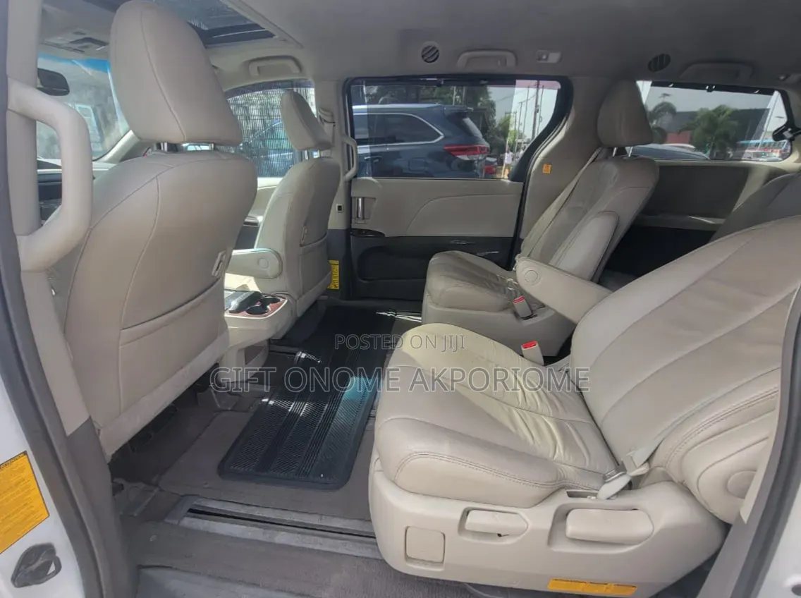 Toyota Sienna 2013 White