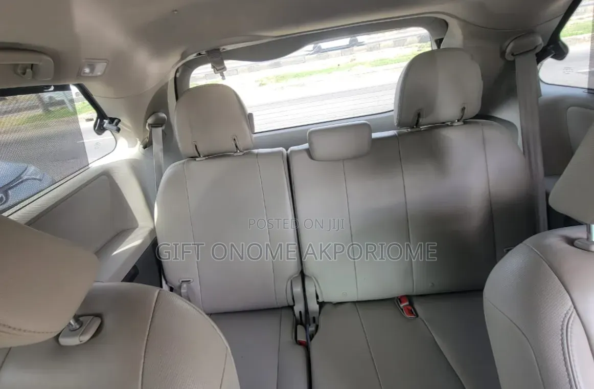 Toyota Sienna 2013 White