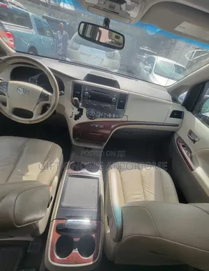 Toyota Sienna 2013 White