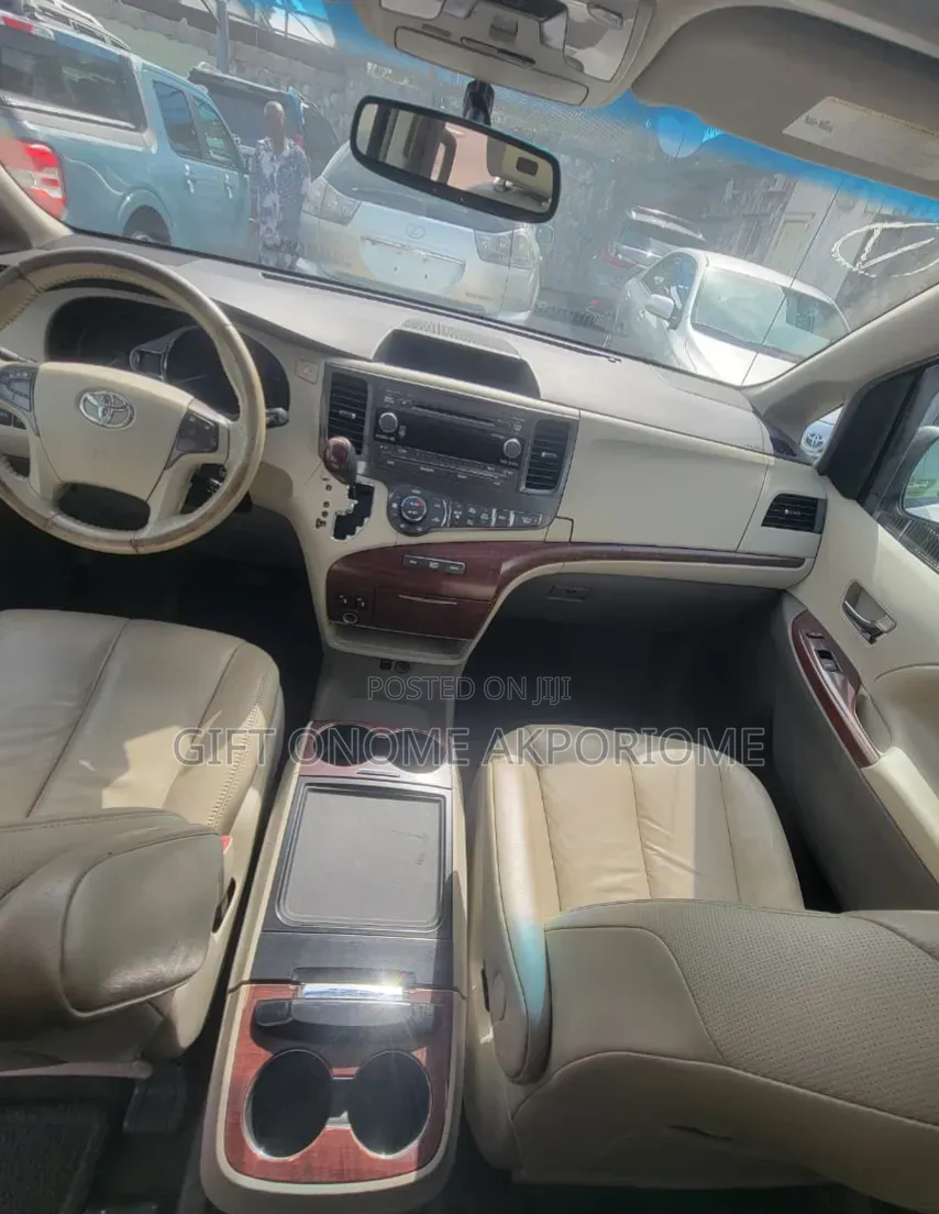 Toyota Sienna 2013 White