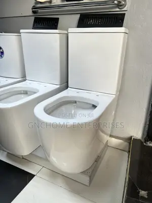 Masters Water Closet With Soft Cover