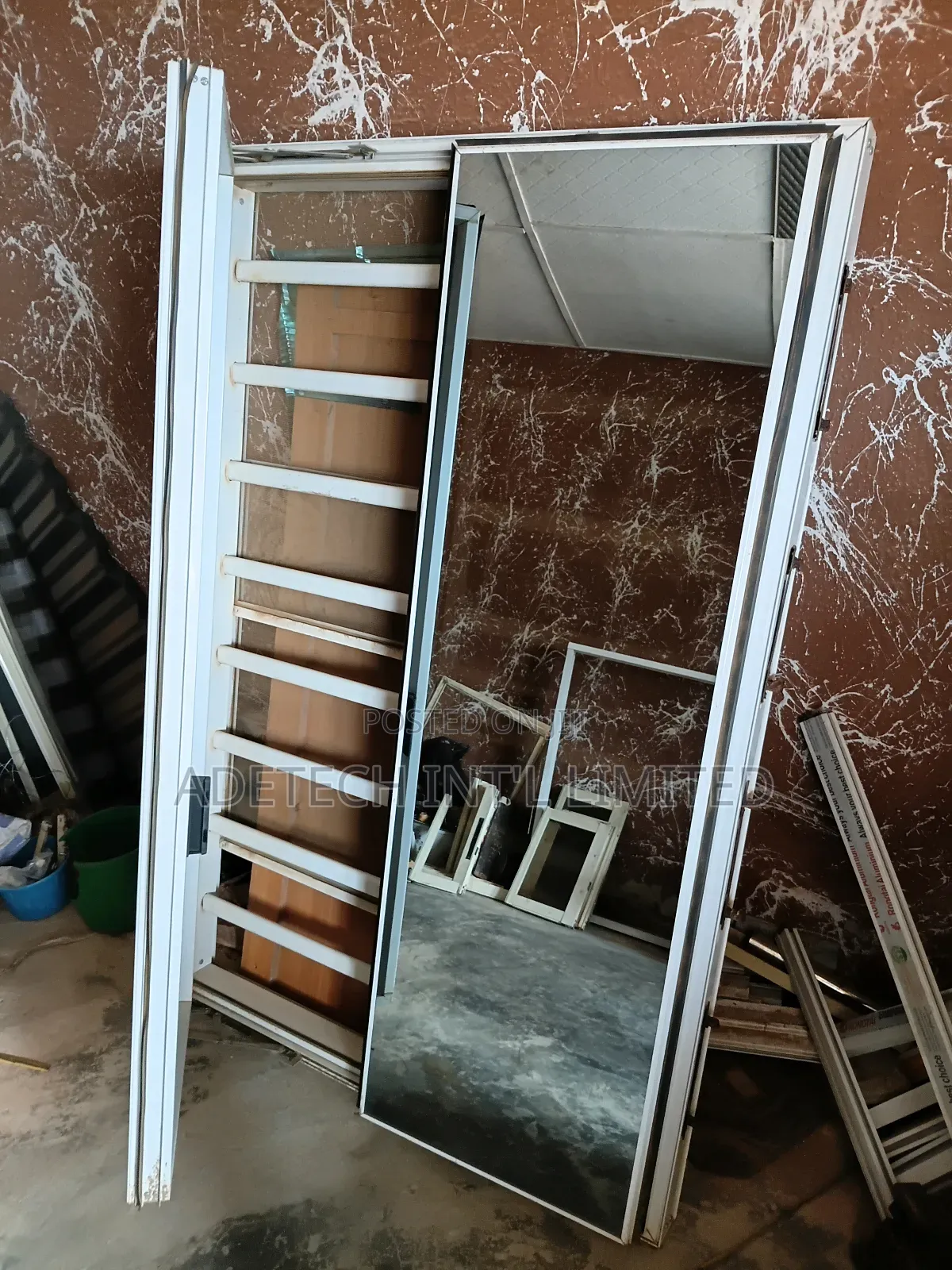 Anodised Aluminium Frameless Window