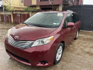 Toyota Sienna LE 7-Passenger 4dr Minivan AWD (3.5L 6cyl 6A) 2014 Red