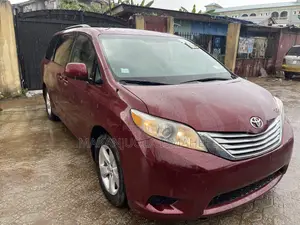Toyota Sienna LE 7-Passenger 4dr Minivan AWD (3.5L 6cyl 6A) 2014 Red