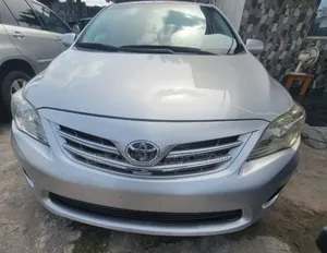 Toyota Corolla LE 4dr Sedan (1.8L 4cyl 4A) 2013 Silver