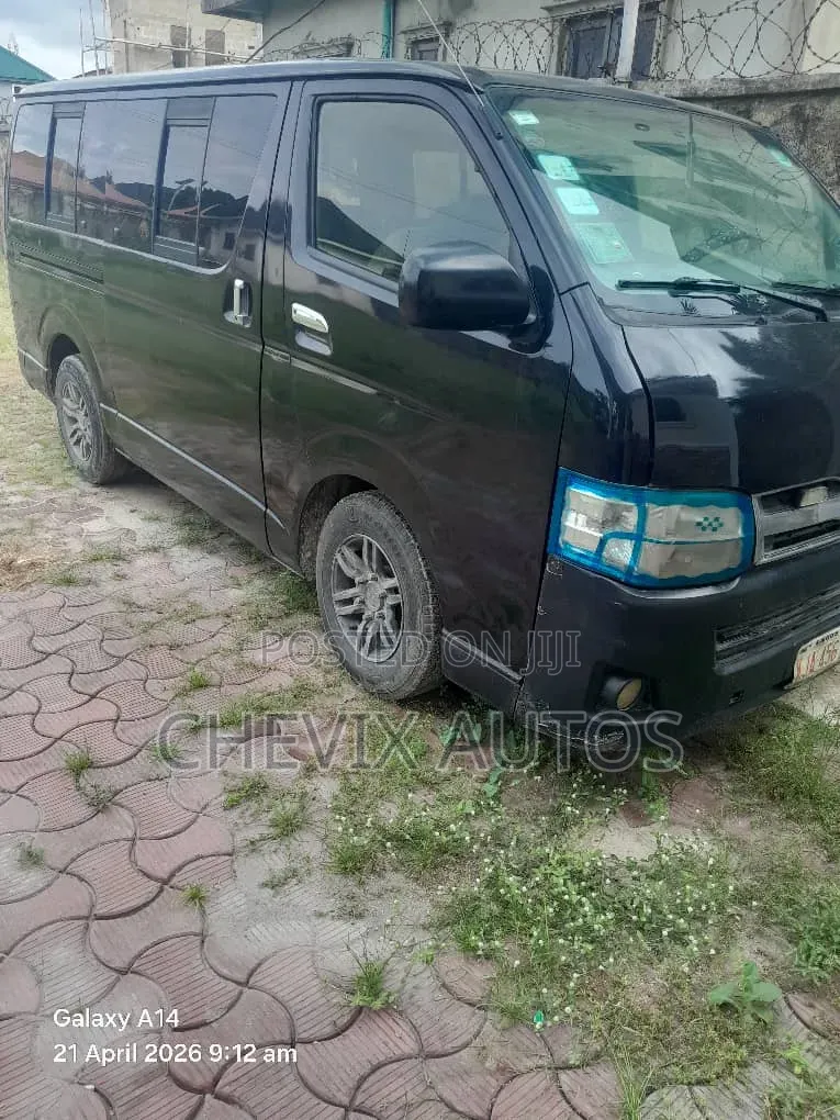 Toyota HiAce 2005 Black
