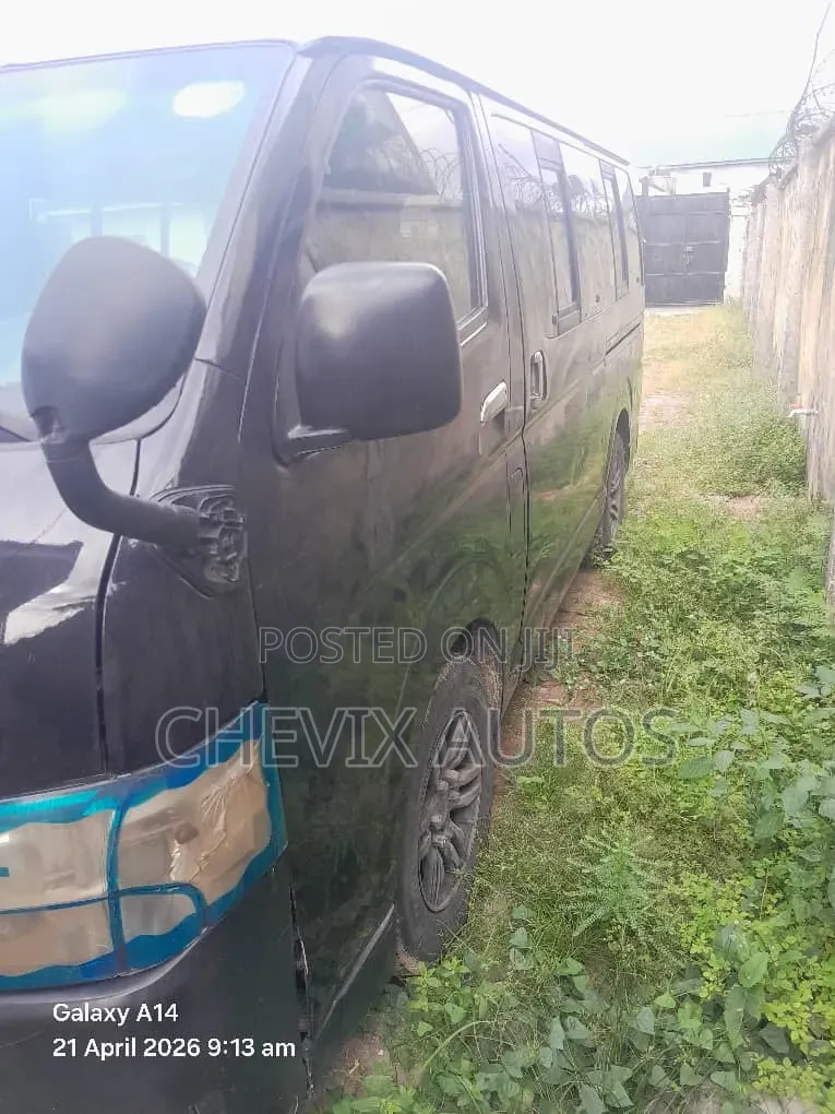 Toyota HiAce 2005 Black