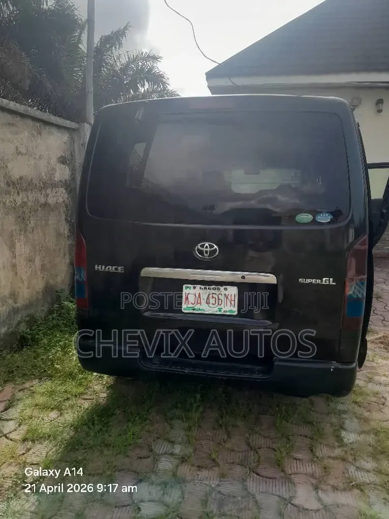 Toyota HiAce 2005 Black