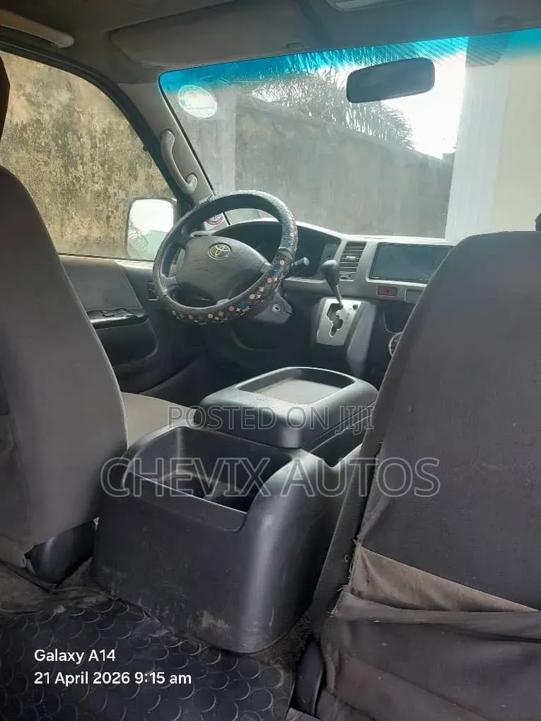 Toyota HiAce 2005 Black