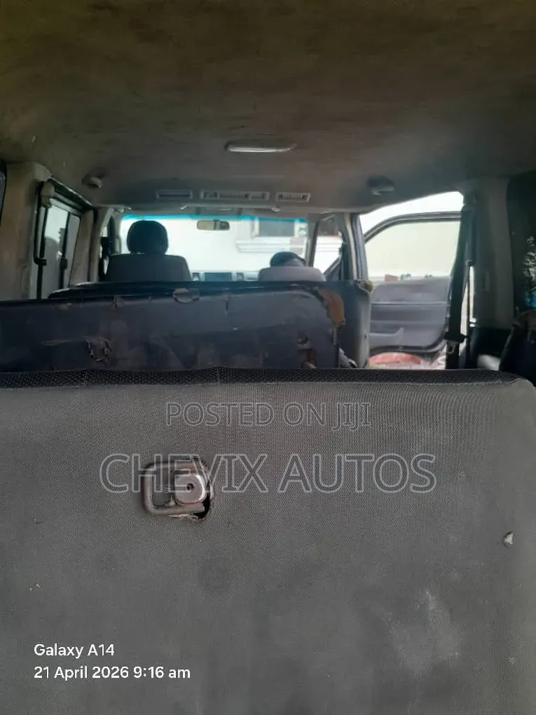 Toyota HiAce 2005 Black