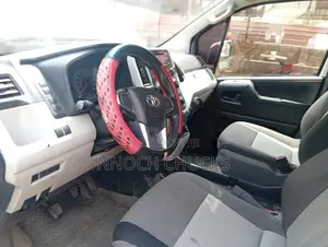 Toyota HiAce 2022 White